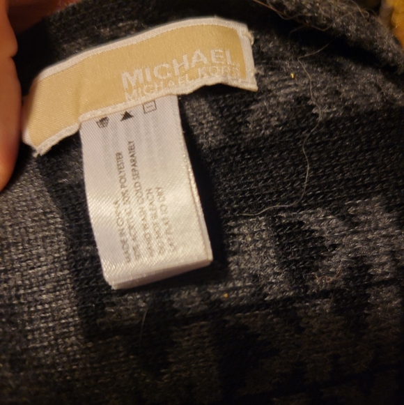 Michael Kor's MK Patterned Black And Grey Scarf - Picture 7 of 9